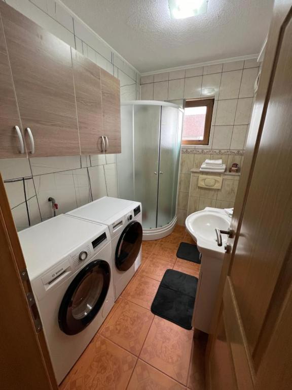 Teal Apartments Bihac Bagian luar foto