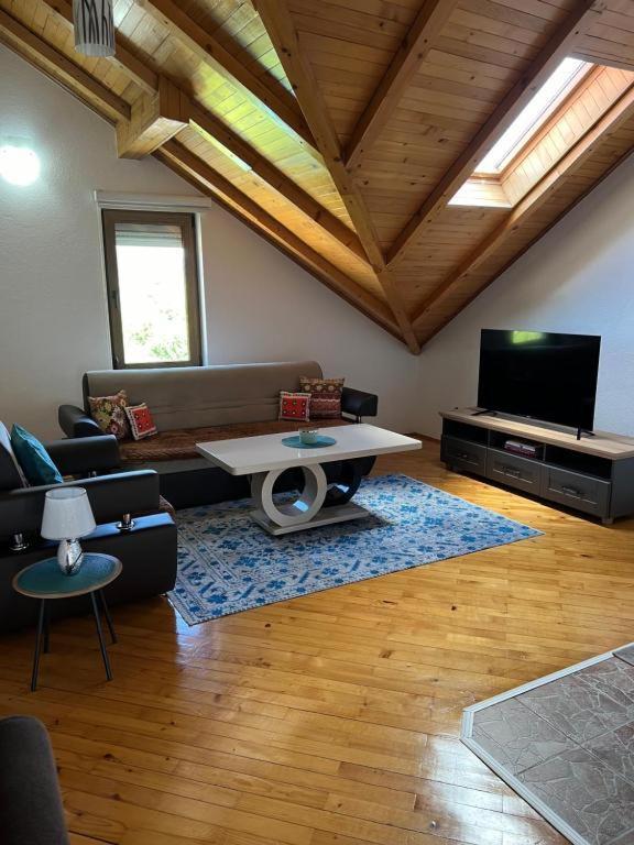 Teal Apartments Bihac Bagian luar foto